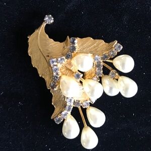 Vintage Leafy Polished Gold Tone Pendent Necklace